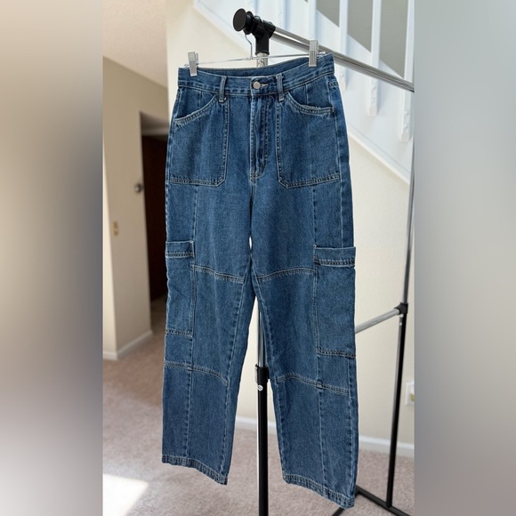 NWOT BDG Urban Outfitters Blue Denim High Rise Baggy Cargo Jeans Size 28 - Picture 5 of 12